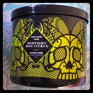 BNIB BATH AND BODY WORKS HALLOWEEN CANDLE